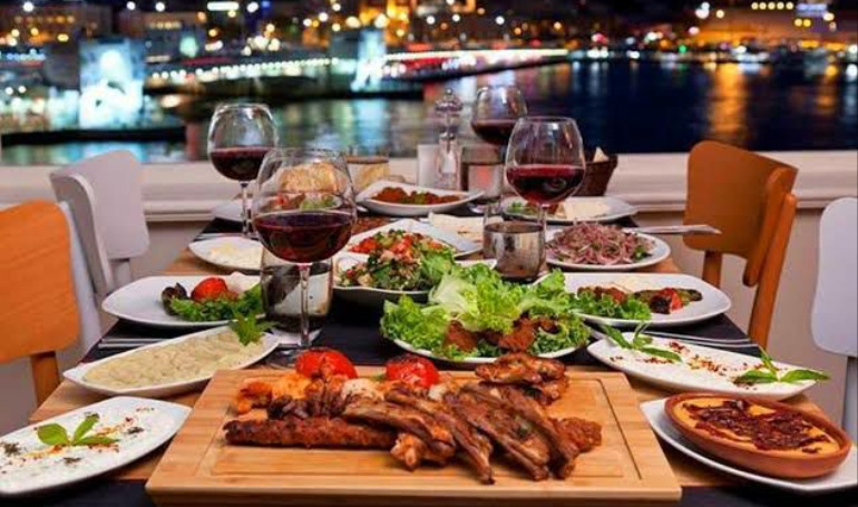 BOSPHORUS STEAK & TURKISH NIGHT SHOW CRUISE - With Alcohol Standart Table