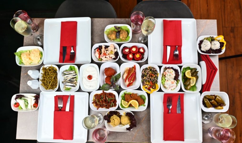BOSPHORUS DINNER & TURKISH NIGHT CRUISE VIP LARGE MENU ( STANDARD TABLE - WITH ALCOHOL)