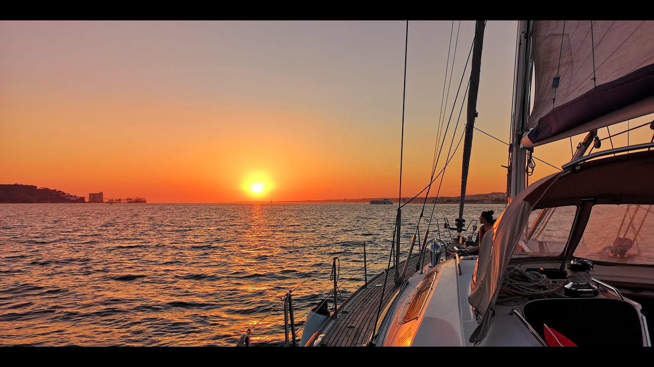 Bosphorus Cruise with Luxurious Yacht at Sunset